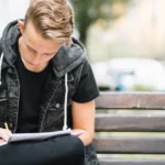 Littérature de jeunesse :  initiatives pour encourager l’écriture chez les adolescents