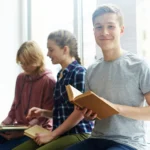 Livres pour adolescents : découvrir les tendances littéraires actuelles pour les jeunes lecteurs.